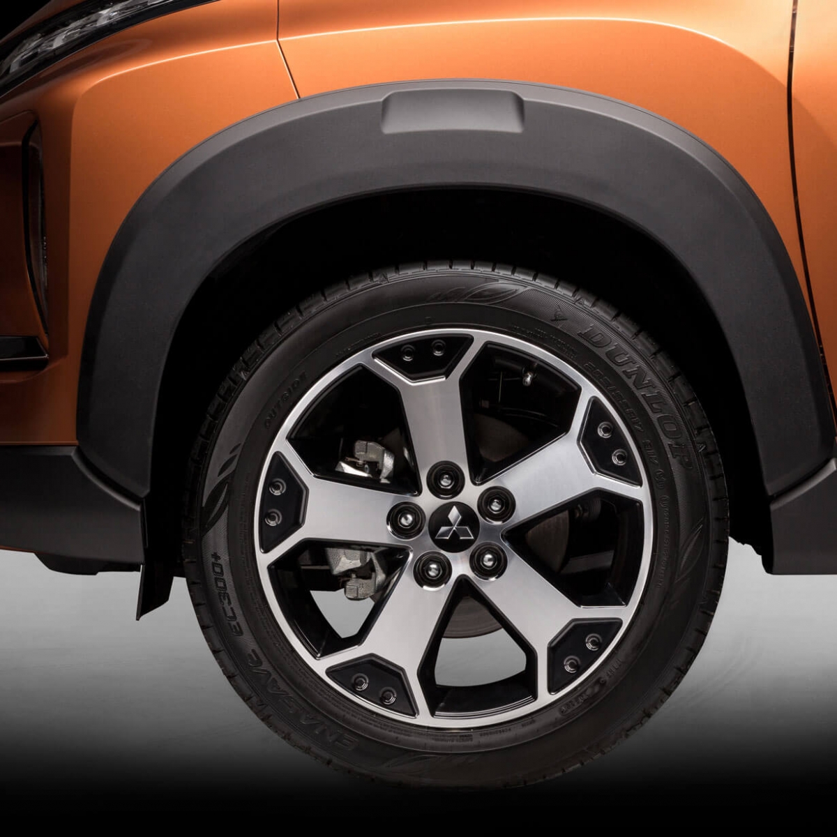 17-INCH TWO – TONE ALLOY WHEELS